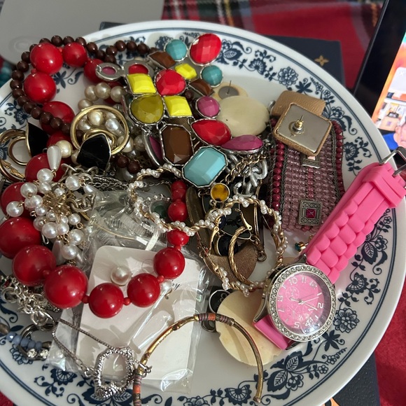 Vintage Jewelry - Vintage Bundle of Jewelry (craft/upcycle)
